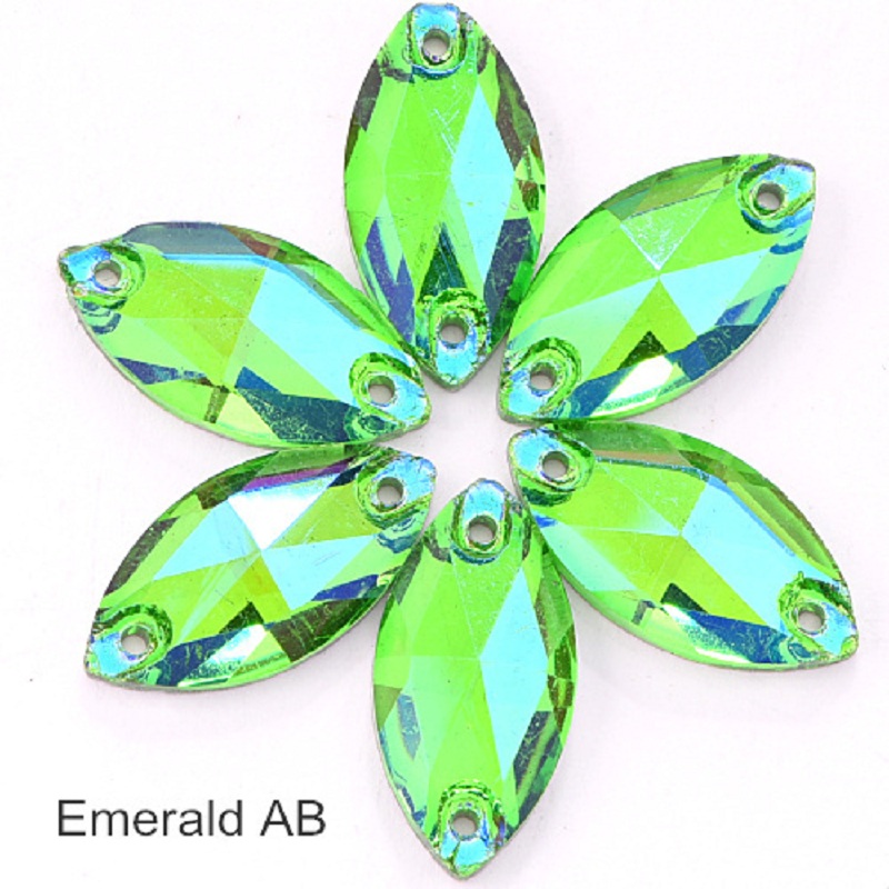 El cristal de cristal colorido de Navette cose en el diamante artificial para la decoración